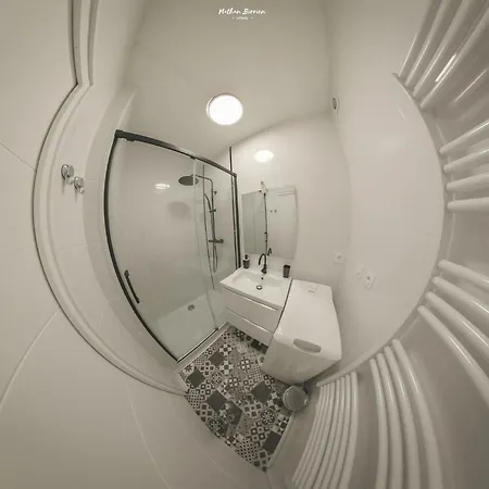 Centre-ville Saint-lary Vue Montagne