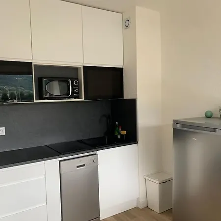 Centre-ville Saint-lary Vue Montagne