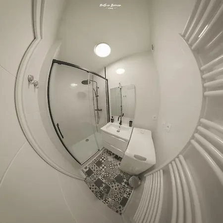 Centre-ville Saint-lary Vue Montagne 아파트 *