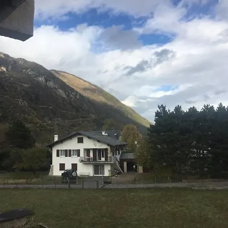 Centre-ville Saint-lary Vue Montagne * Saint-Lary-Soulan