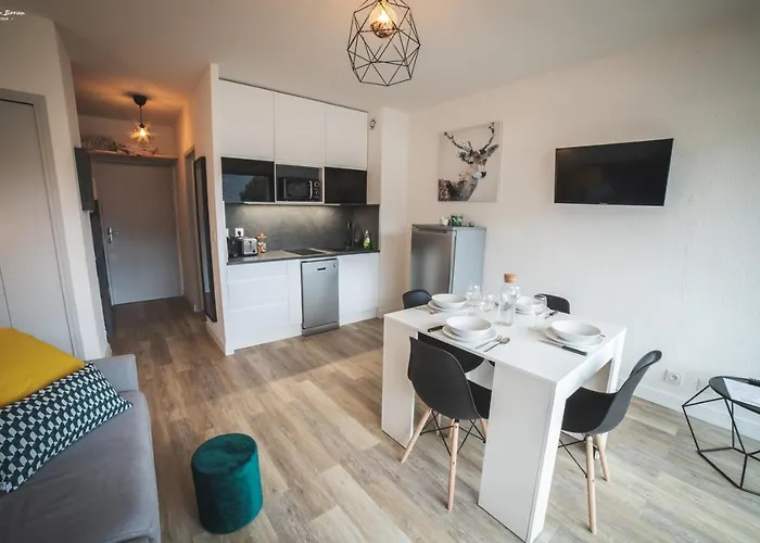 Centre-ville Saint-lary Vue Montagne *