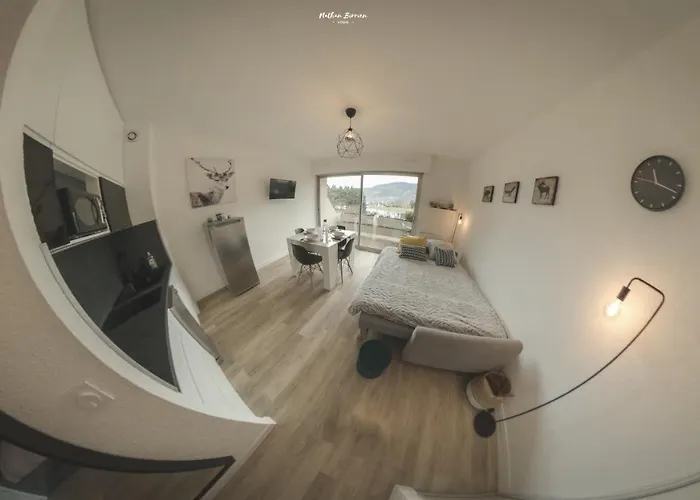 Centre-ville Saint-lary Vue Montagne