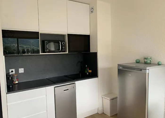 Centre-ville Saint-lary Vue Montagne