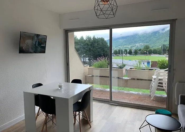 Centre-ville Saint-lary Vue Montagne *