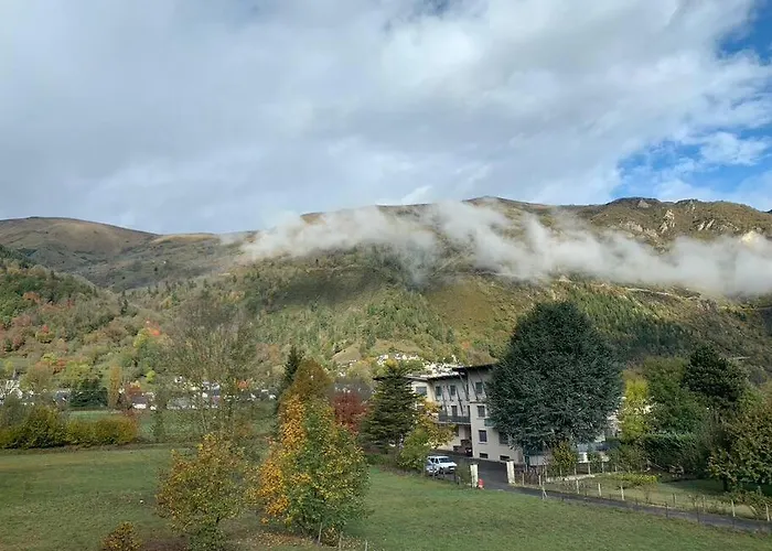 Centre-ville Saint-lary Vue Montagne
