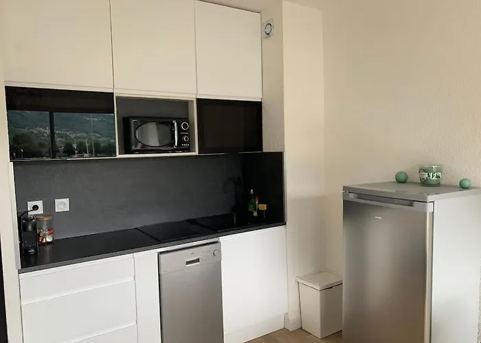 Centre-ville Saint-lary Vue Montagne