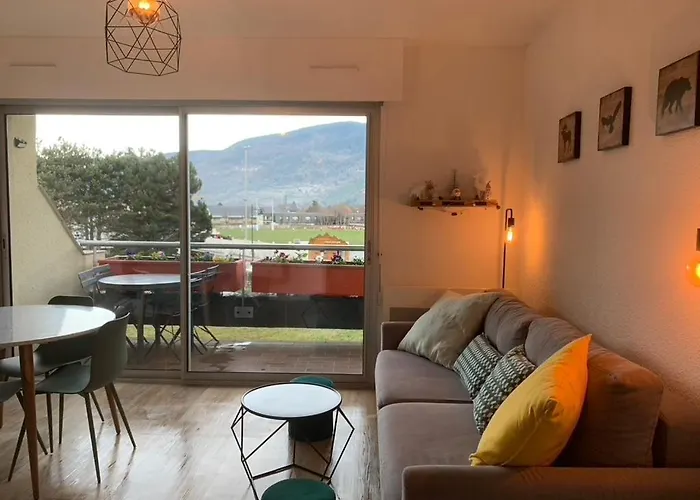 Centre-ville Saint-lary Vue Montagne *