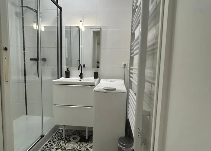 Centre-ville Saint-lary Vue Montagne サン・ラリー・スラン